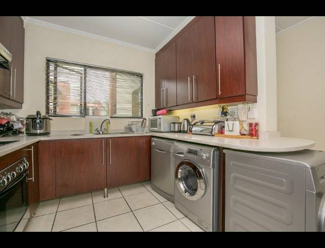 2 BEDROOM APARTMENT RENTED IN SUNNINGHILL